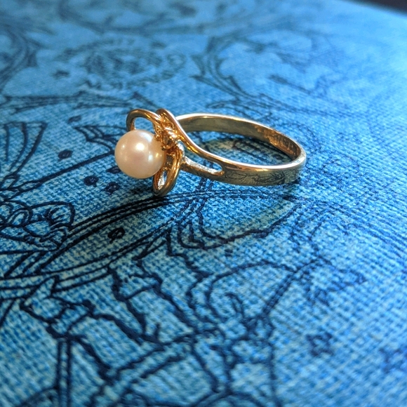 Vintage | 14k Gold Spiral Pearl Ring - Picture 3 of 5
